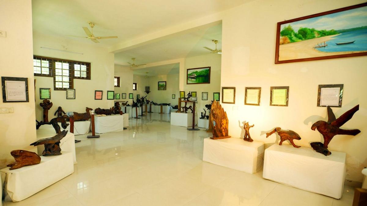 Bay Island Driftwood Museum