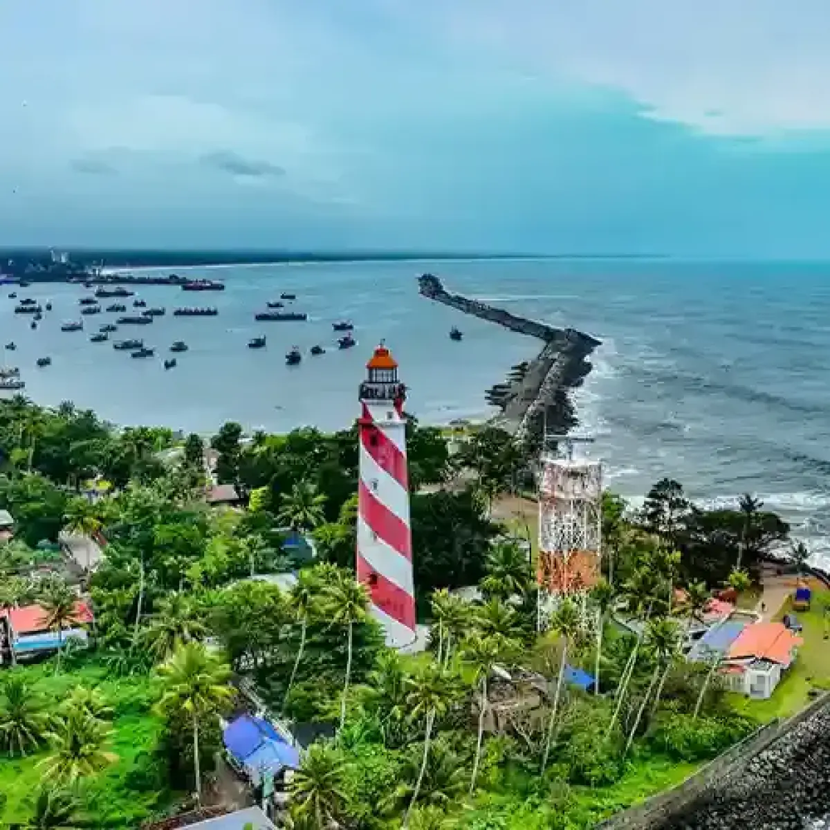 Thangassery Lighthouse & Beach
